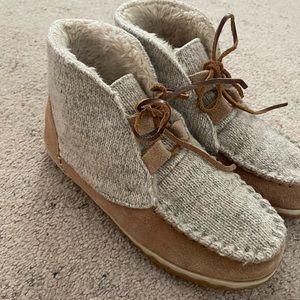 Minnetonka comfy Cinnamon colored lace up Torrey slippers